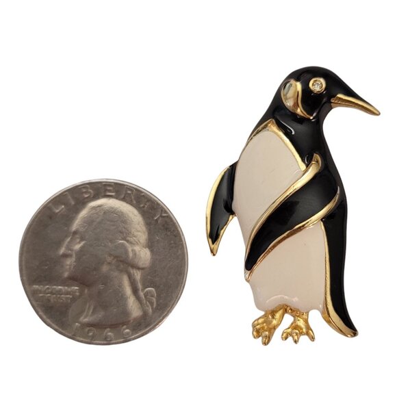 Black White Enamel Gold Tone Penguin Brooch Pin E817 - Picture 6 of 8